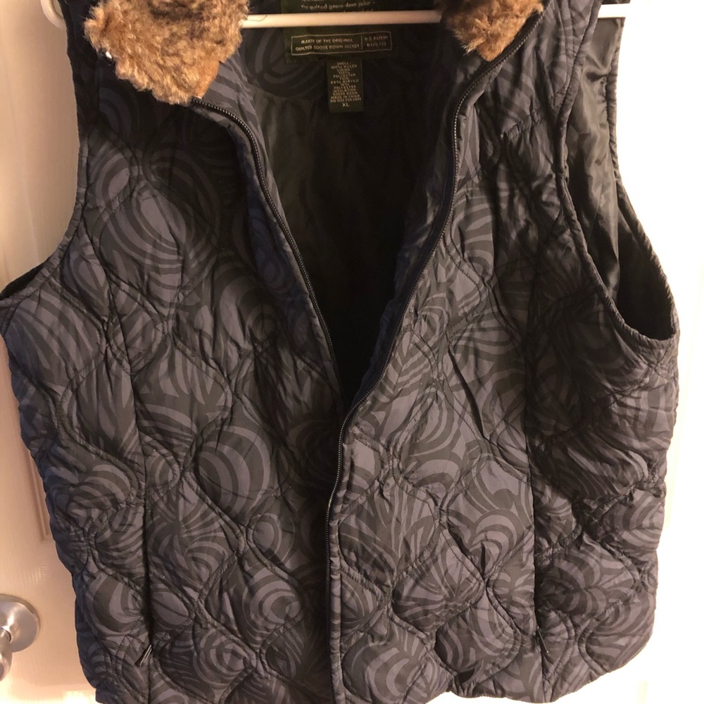 Grey and black vest faux fur collar